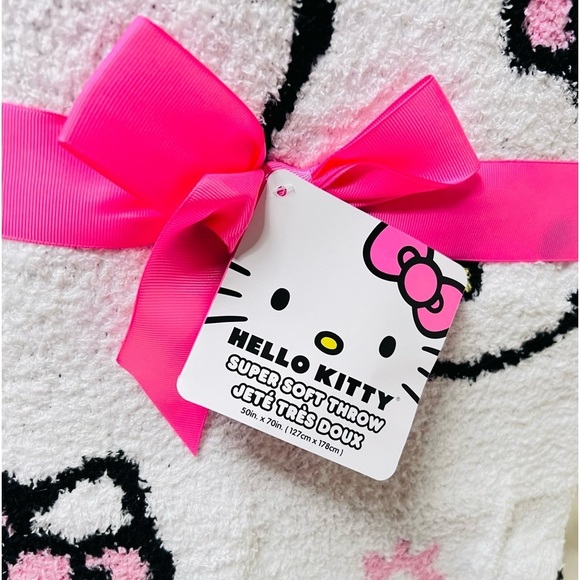 Hello Kitty Throw Blanket - Picture 2 of 3